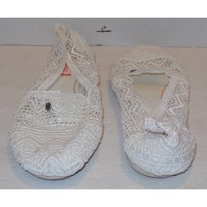Mad paw white flat crochet shoes sz 10